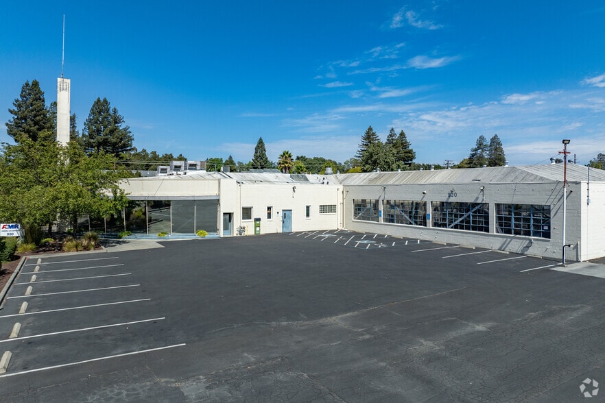 930 S A St, Santa Rosa, CA à louer - Photo du bâtiment - Image 2 de 12