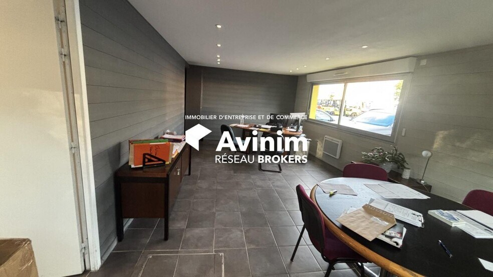 Flex in Le Havre for lease - Interior Photo - Image 2 of 5