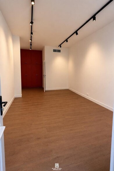 Retail in Bordeaux for lease - Interior Photo - Image 2 of 4