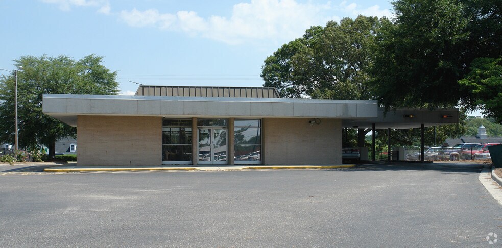 2617 Bragg Blvd, Fayetteville, NC à vendre - Photo du bâtiment - Image 2 de 2