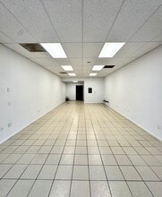 554-562 N Moorpark Rd, Thousand Oaks, CA à louer Photo intérieure- Image 1 de 3