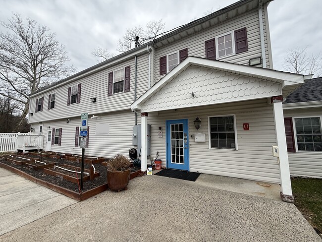 Plus de détails pour 24 Cherry Tree Farm Rd, Middletown, NJ - Commerce de détail à vendre