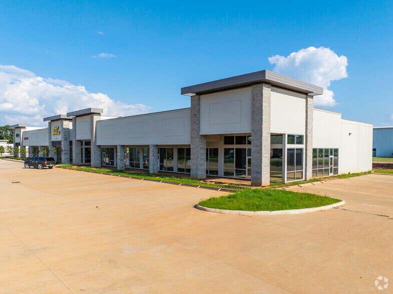 680 N FM 3083 Rd W, Conroe, TX à louer - Photo du bâtiment - Image 1 de 11