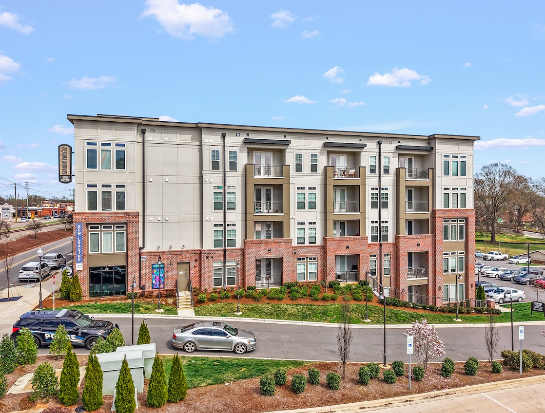 222 S Main St, Mooresville, NC for sale Primary Photo- Image 1 of 59