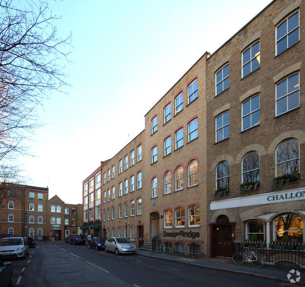 18 Clerkenwell Clos, London à louer - Photo du bâtiment - Image 2 de 13