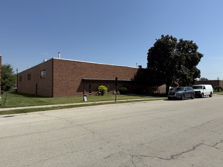 1430 Louis Ave, Elk Grove Village, IL for sale - Building Photo - Image 3 of 6
