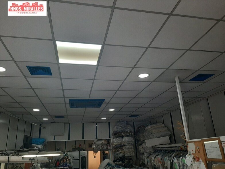 Commerce de détail dans Elche, Alicante à louer - Photo du bâtiment - Image 1 de 11