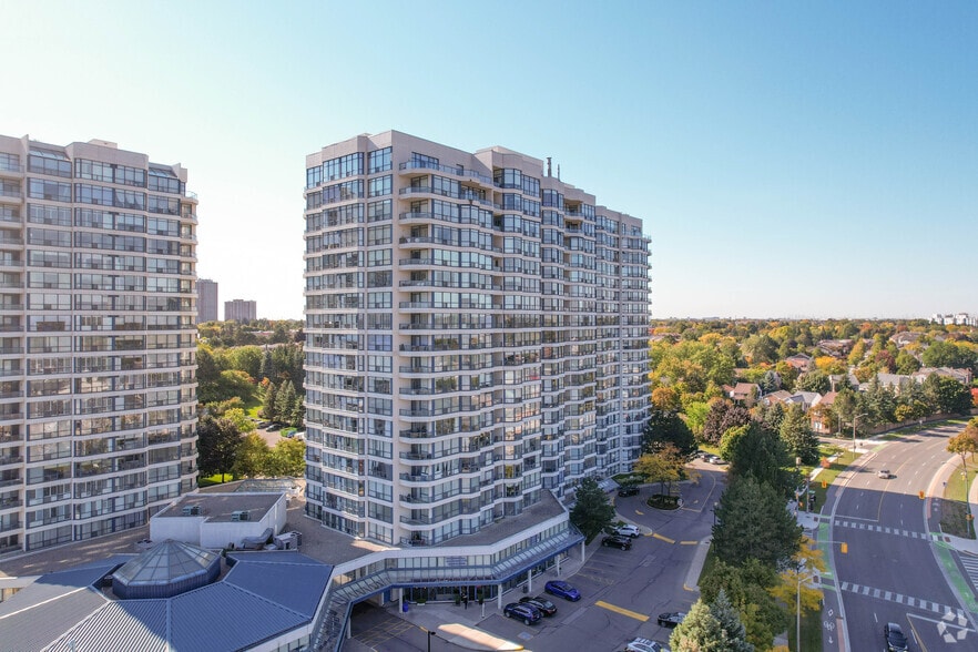 7300-7330 Yonge St, Vaughan, ON for lease - Building Photo - Image 3 of 9