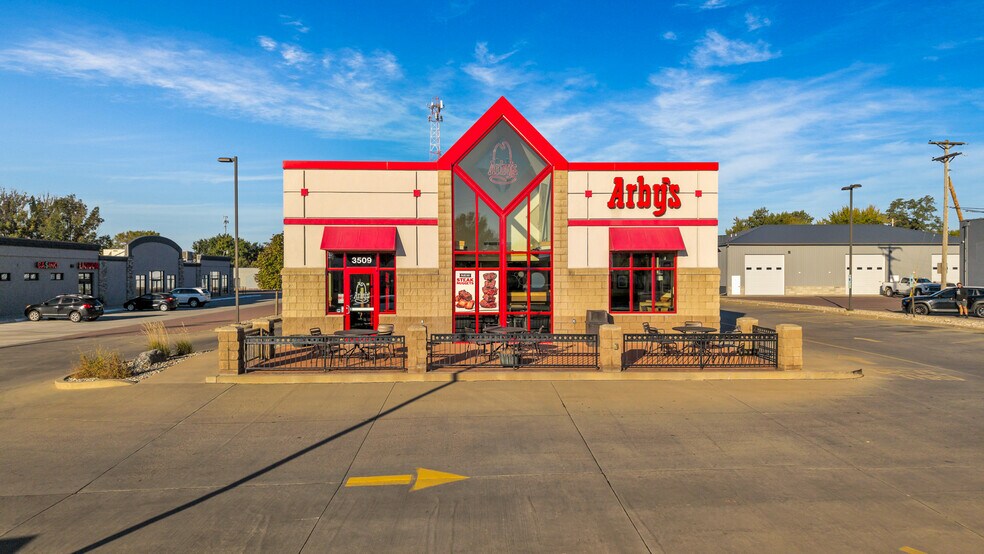 3509 S Minnesota Ave, Sioux Falls, SD à vendre - Photo du bâtiment - Image 3 de 6