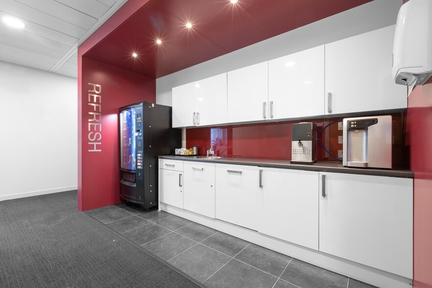 Breakspear Way, Hemel Hempstead for lease - Interior Photo - Image 2 of 9