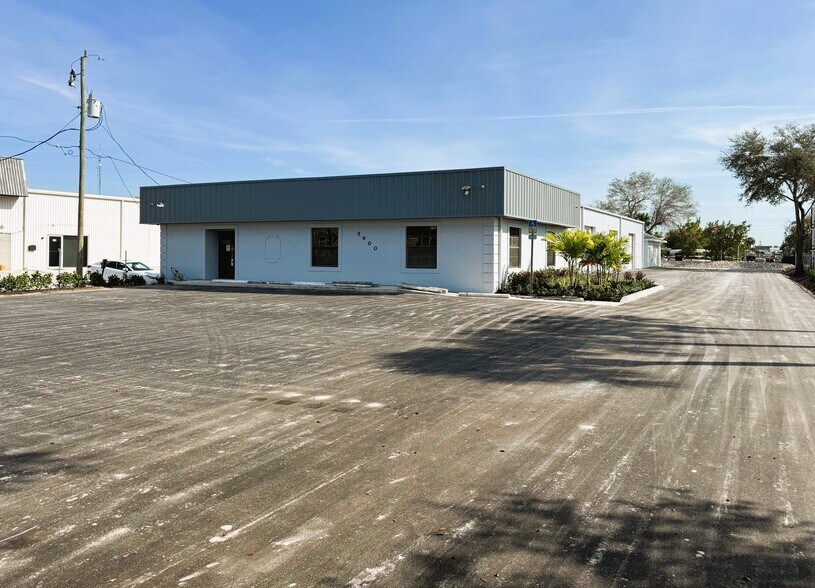 5900 Taylor Rd, Naples, FL à louer - Photo du bâtiment - Image 1 de 3