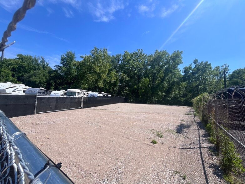 8317 Belair Rd, Baltimore, MD à louer - Photo du bâtiment - Image 3 de 4