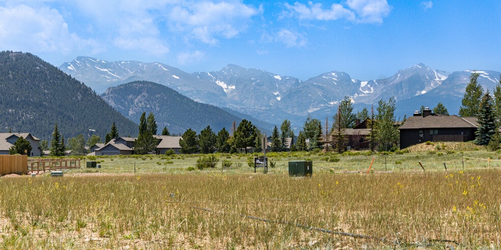 TBD Continental Peaks Cir portfolio of 2 properties for sale on LoopNet.ca - Building Photo - Image 3 of 9