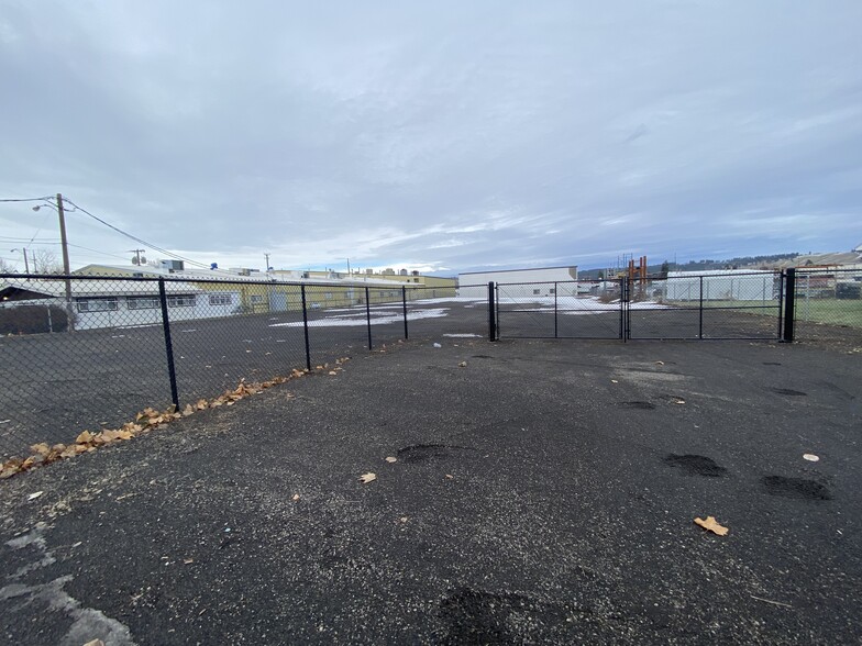 9609 E Montgomery Ave, Spokane Valley, WA à louer - Photo du bâtiment - Image 2 de 2