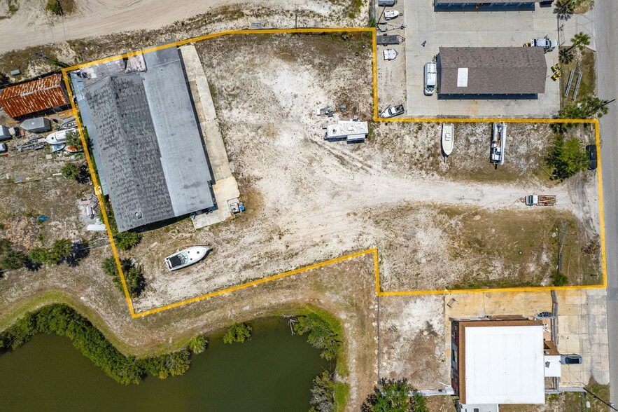over 2 ACRES W/ GULF ACCESS available portfolio of 2 properties for sale on LoopNet.ca - Building Photo - Image 2 of 8