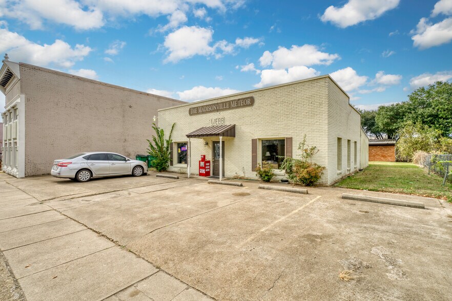 205 N Madison St, Madisonville, TX à vendre - Photo du bâtiment - Image 2 de 24