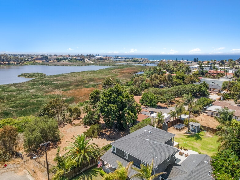 2102 S Nevada St, Oceanside, CA à vendre - Photo du bâtiment - Image 2 de 7