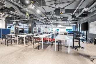 111 Peter St, Toronto, ON à louer Photo intérieure- Image 2 de 9