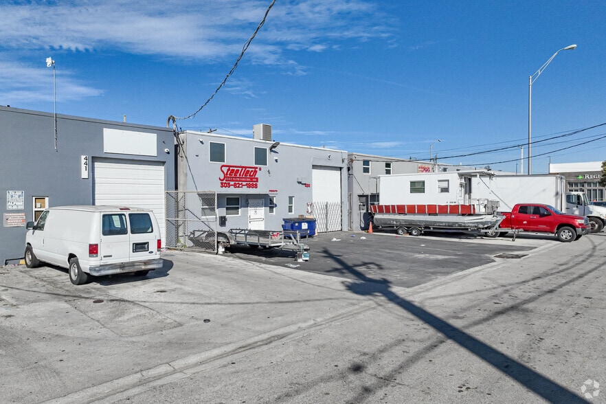 653 W 27th St, Hialeah, FL à louer - Photo du bâtiment - Image 3 de 5