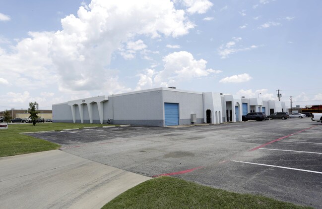 More details for 2702 Industrial Ln, Garland, TX - Flex for Lease