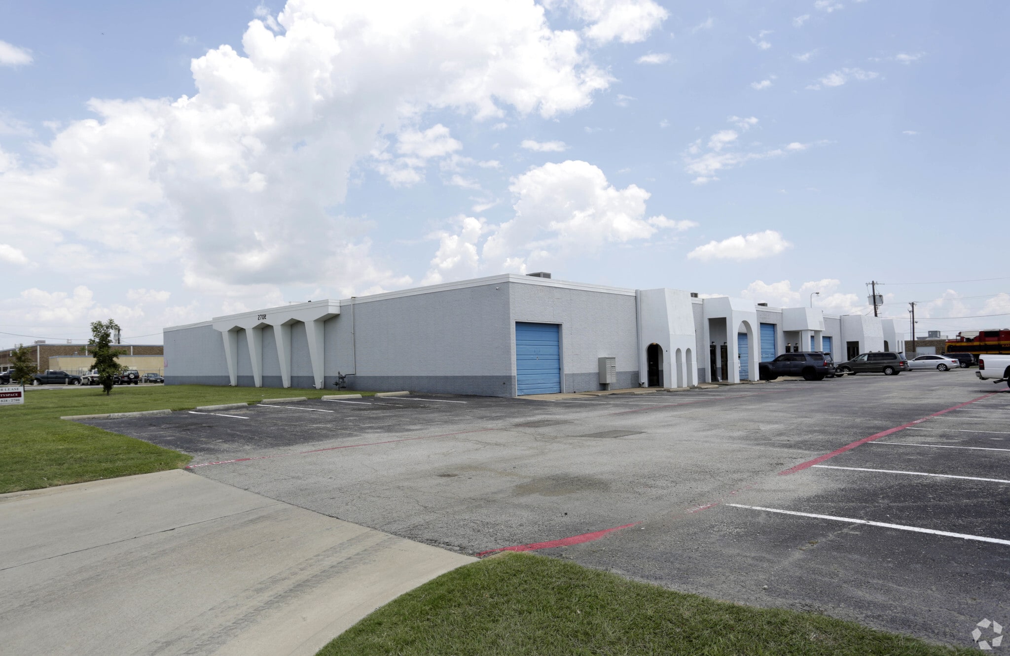 2702 Industrial Ln, Garland, TX for lease Primary Photo- Image 1 of 5