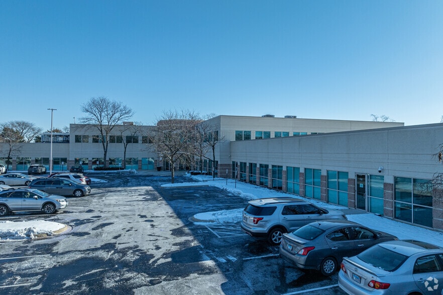 7955 S Cass Ave, Darien, IL for lease - Building Photo - Image 3 of 5