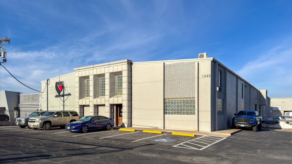 1345 Geronimo Dr, El Paso, TX à vendre - Photo du bâtiment - Image 1 de 18
