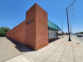 3206-3212 34th St, Lubbock, TX for lease Building Photo- Image 1 of 47