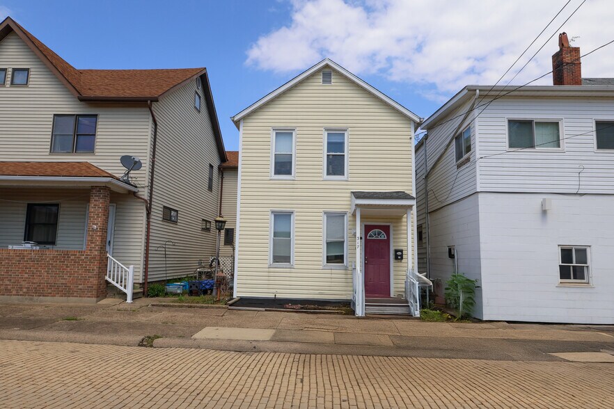 317 7th St, Ford City, PA à vendre - Photo principale - Image 1 de 1