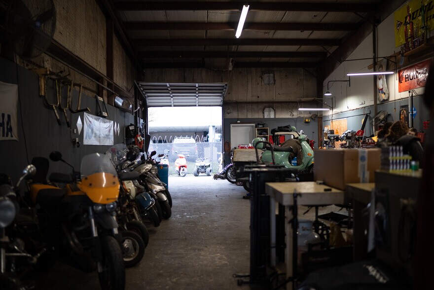 405 Tillery St, Austin, TX à louer - Photo du bâtiment - Image 3 de 5