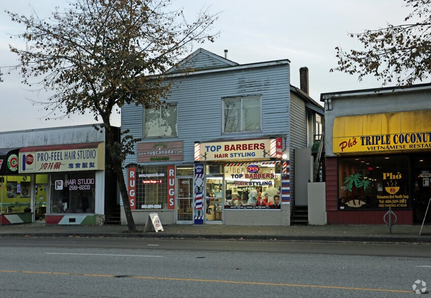 4130-4132 Hastings St, Burnaby, BC à vendre - Photo principale - Image 1 de 1