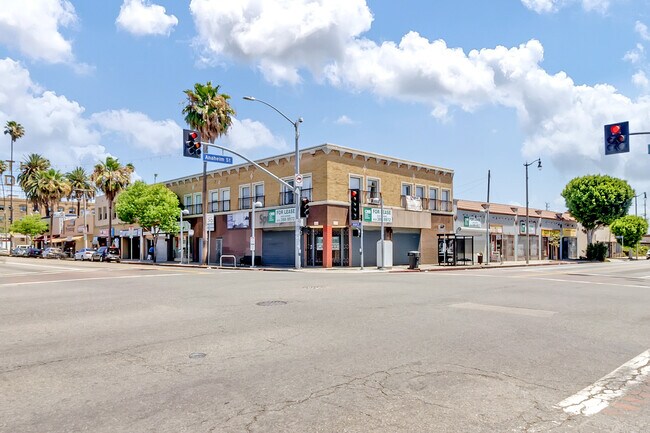 More details for 800-808 N Avalon Blvd, Wilmington, CA - Office, Retail for Lease