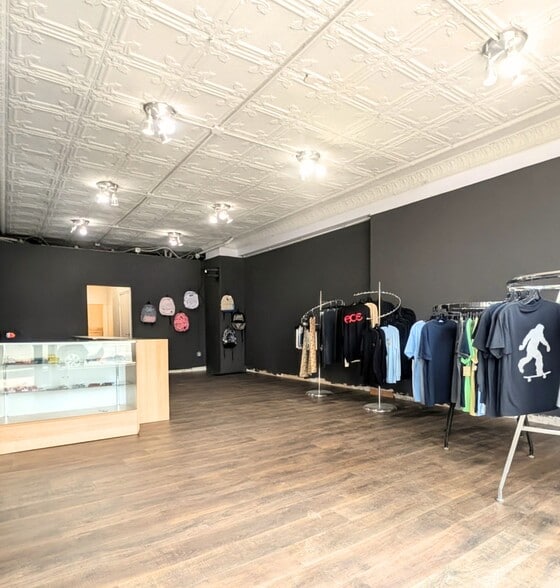 10 S Main St, Clawson, MI for lease - Building Photo - Image 2 of 8