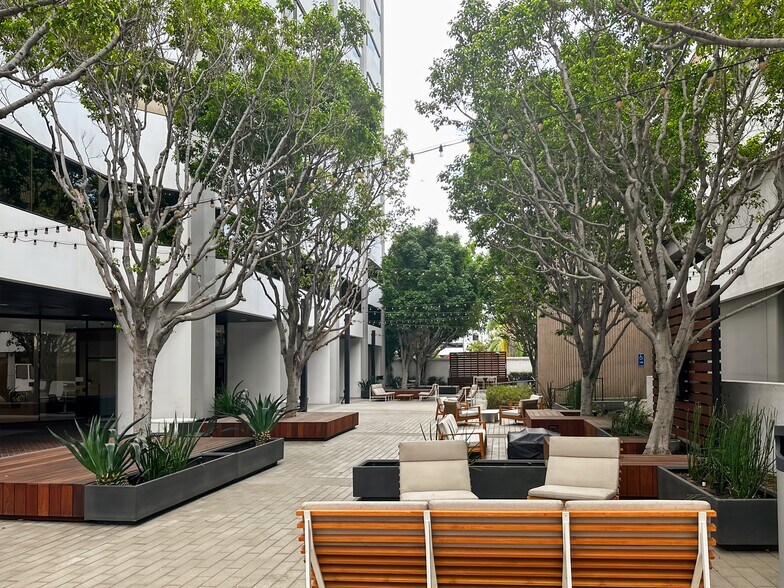155 N Lake Ave, Pasadena, CA à louer - Photo du bâtiment - Image 2 de 11
