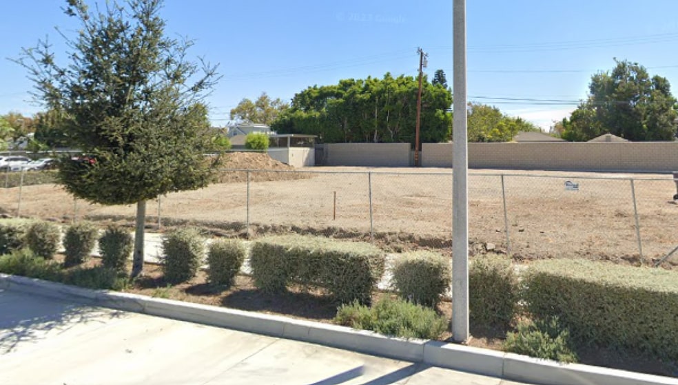 1417 N Bristol St, Santa Ana, CA à louer - Photo principale - Image 1 de 22