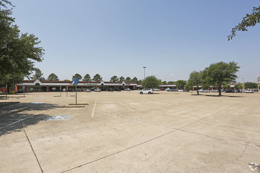 3504-3508 Harwood Rd, Bedford, TX à louer - Photo du bâtiment - Image 2 de 3