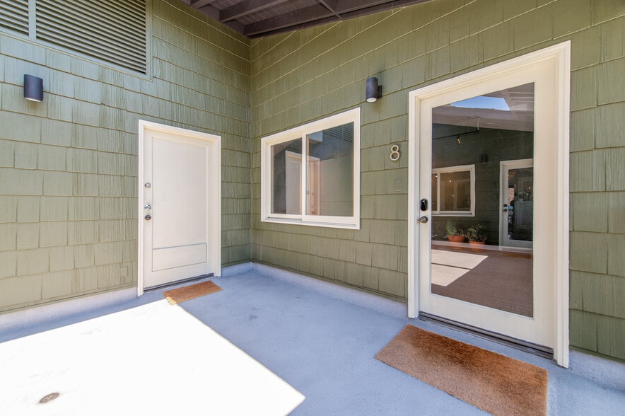 2482 Newport Blvd, Costa Mesa, CA for lease - Building Photo - Image 3 of 27
