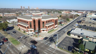 Plus de détails pour 400 W Oak St, Denton, TX - Bureau à louer