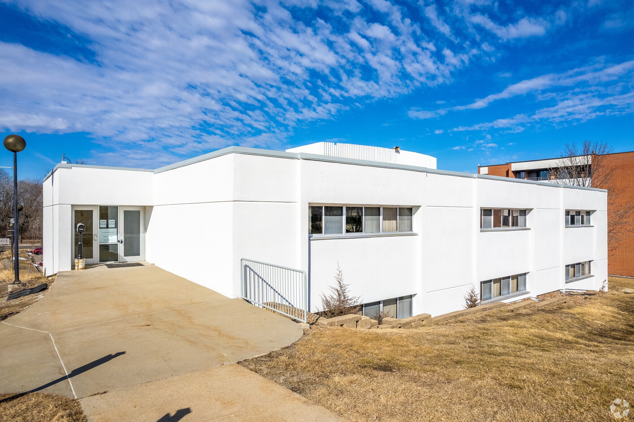 2620 Fleur Dr, Des Moines, IA for sale Primary Photo- Image 1 of 9
