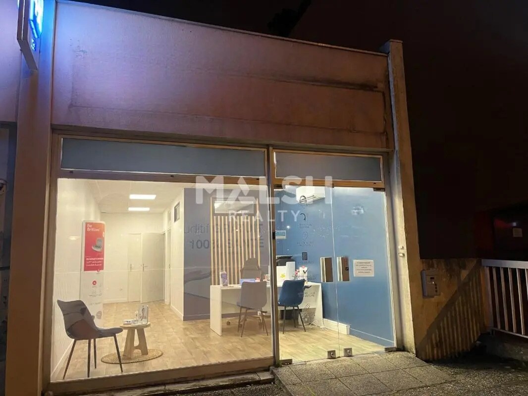 Retail in Caluire-et-Cuire for lease Building Photo- Image 1 of 9