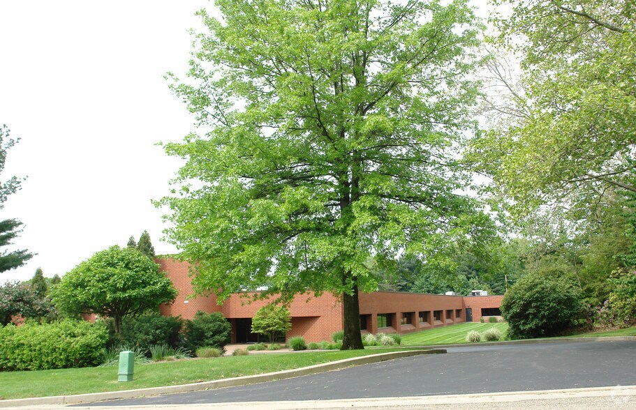 609 Epsilon Dr, Pittsburgh, PA for lease - Building Photo - Image 3 of 15