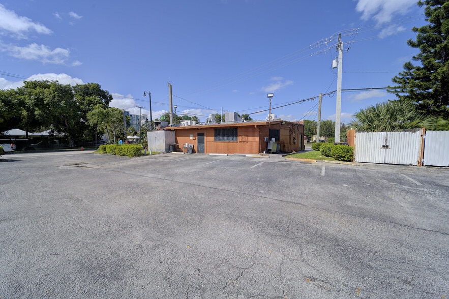 600 S Dixie Hwy W, Pompano Beach, FL for sale - Building Photo - Image 3 of 26