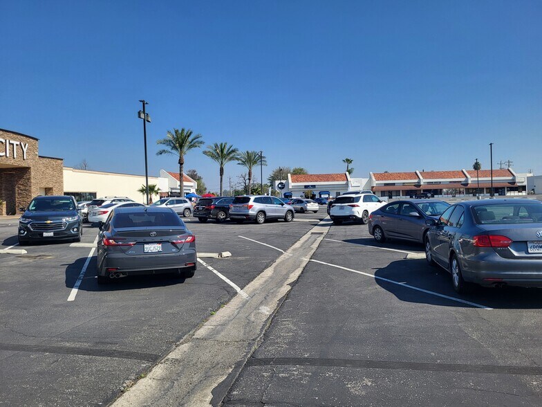 Wible Rd Portfolio portefeuille de 2 propriétés à vendre sur LoopNet.ca - Photo du bâtiment - Image 2 de 5