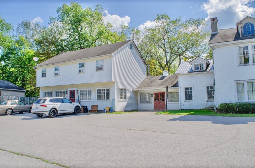 1380 Route 44, Pleasant Valley, NY à vendre - Photo du bâtiment - Image 1 de 16