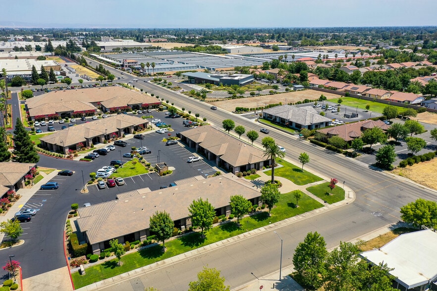 950 Tharp Rd, Yuba City, CA for lease - Building Photo - Image 2 of 7