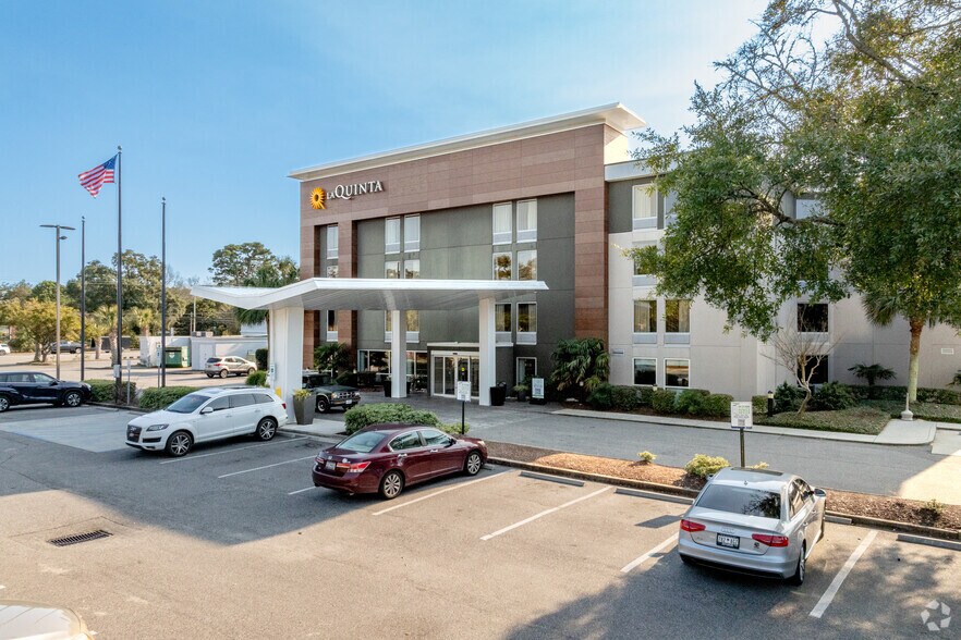 4709 N Kings Hwy, Myrtle Beach, SC à vendre - Photo du bâtiment - Image 3 de 7