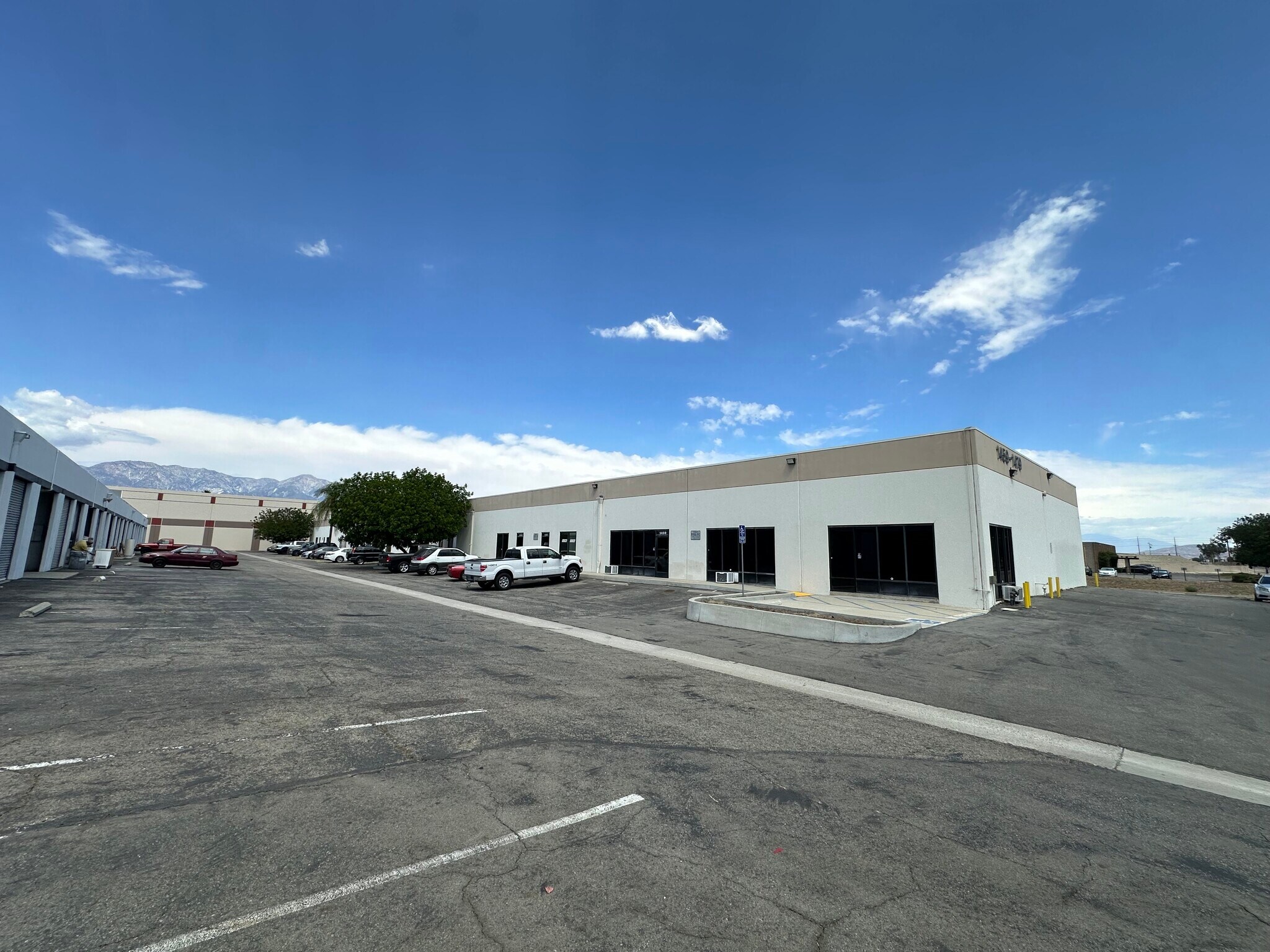 1459-1479 Philadelphia St, Ontario, CA à vendre Photo du bâtiment- Image 1 de 1