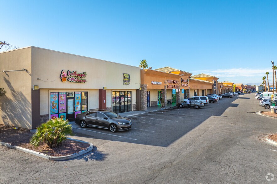 5105 E Sahara Ave, Las Vegas, NV à louer - Photo du bâtiment - Image 3 de 6