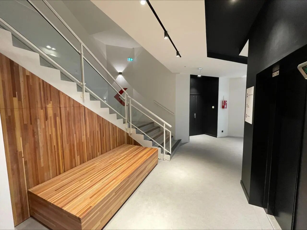 Flex dans Nanterre à louer Photo du bâtiment- Image 1 de 4