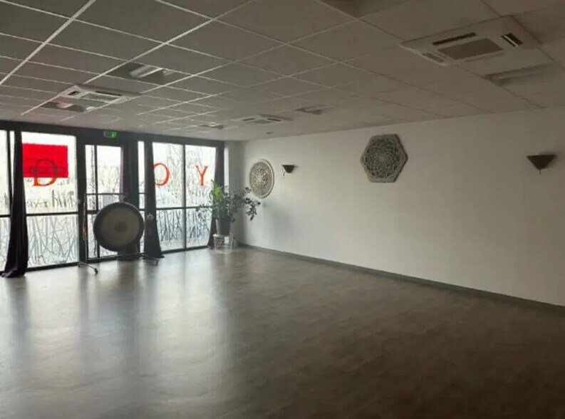 Office in Villefranche-sur-Saône for lease - Interior Photo - Image 2 of 5